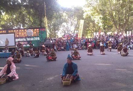 DESA TERONG MEWAKILI KABUPATEN BANTUL MENGIKUTI LOMBA FESTIVAL UPACARA ADAT TAHUN 2016 